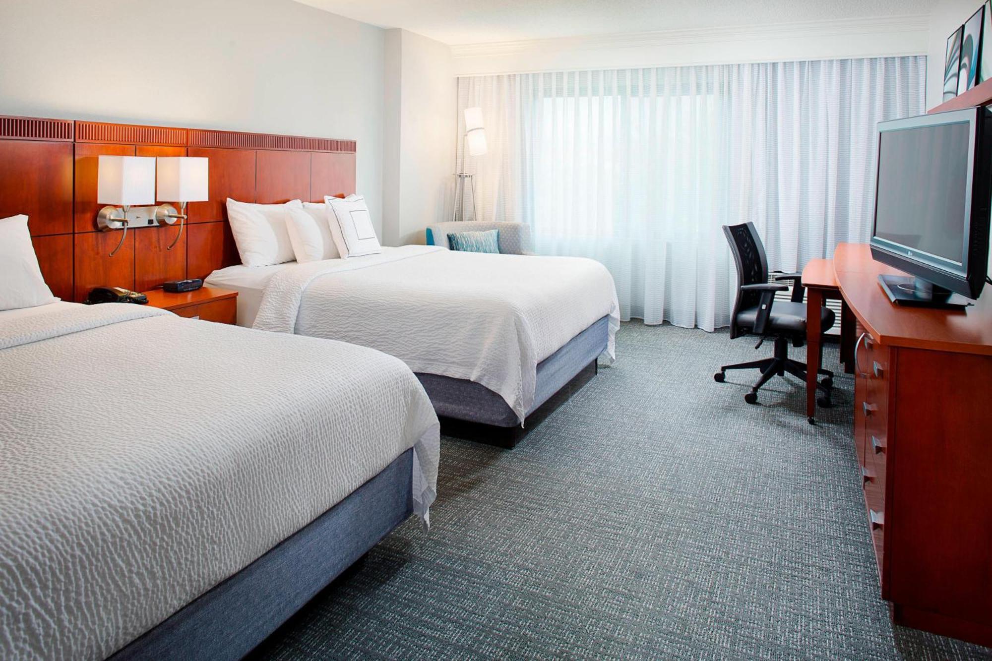 Courtyard By Marriott Roanoke Airport Hotel Exterior photo