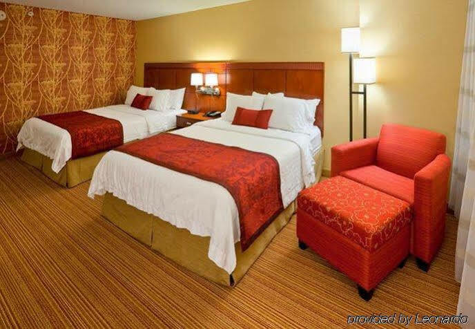 Courtyard By Marriott Roanoke Airport Hotel Exterior photo