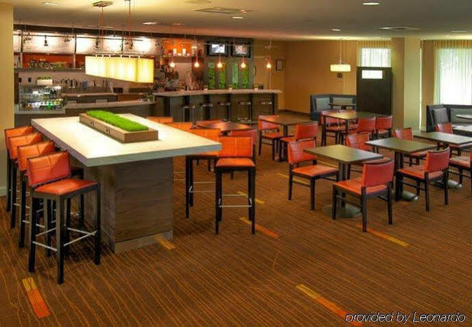 Courtyard By Marriott Roanoke Airport Hotel Exterior photo